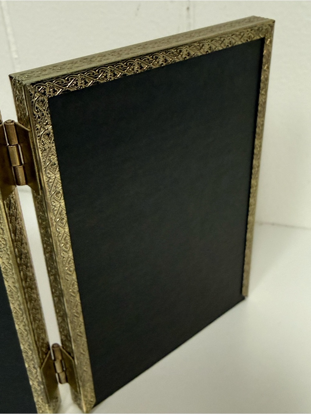 Vintage Goldtone Triple Hinged Picture Frame | Holds Three 3.5x5 Photos NOS NWT - Picture 11 of 12